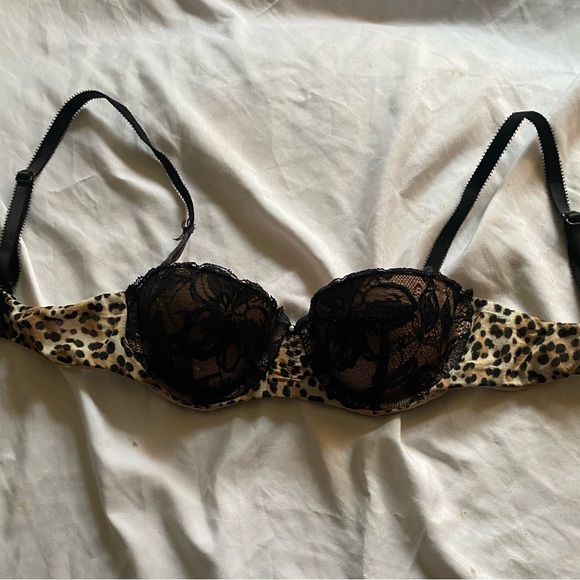 Victoria's Secret Other - Leopard Print Lace Bra